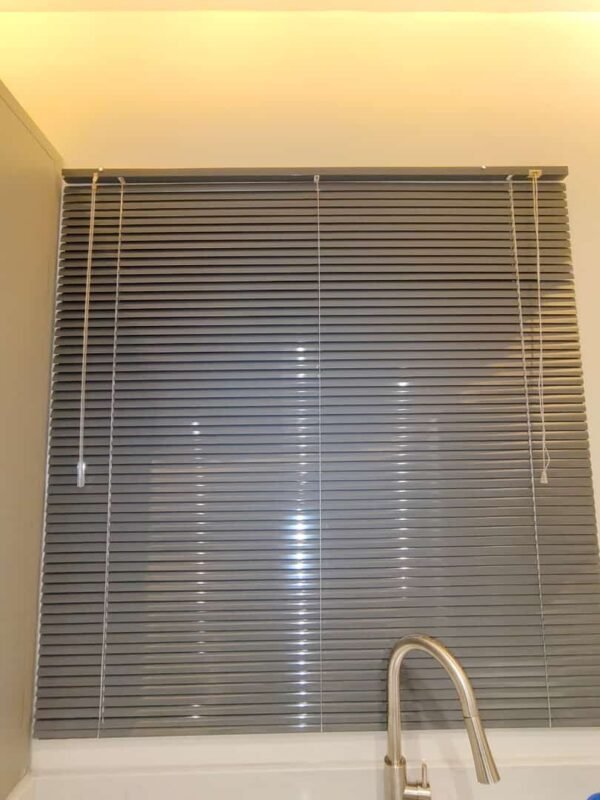 020-1.jpg Aluminium Venetian Blinds - Silver Slat