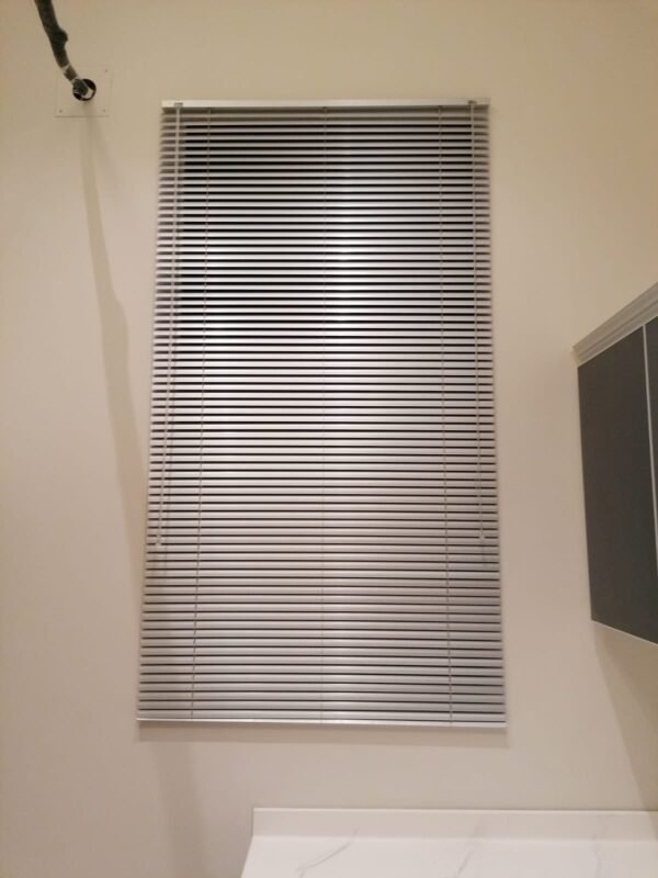 025-1.jpg White Aluminium Venetian Blinds - Window Shade