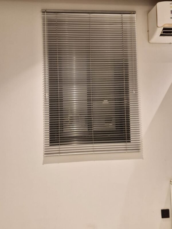 031-1.jpg Silver Venetian Blinds - Adjustable Slat Window Shade