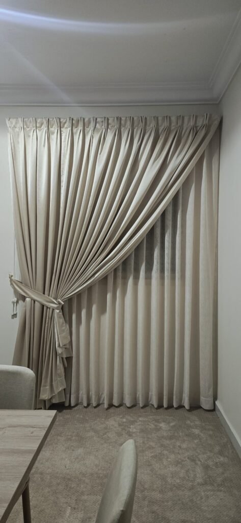 Taupe Curtain with Tieback – Dining Room